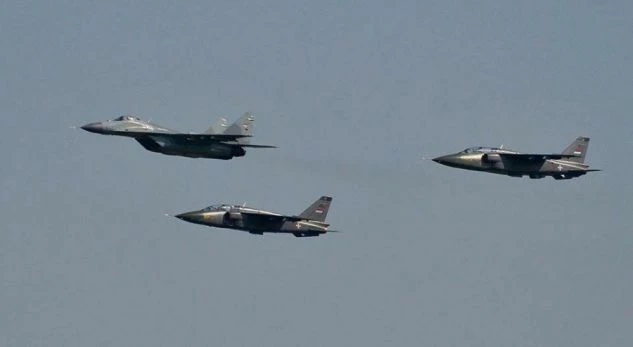 Βουίζουν τα αυτιά των Αλβανών: Αιφνιδιαστική κίνηση από τους Σέρβους – Μαχητικά και στρατός στα σύνορα με το Κοσσυφοπέδιο